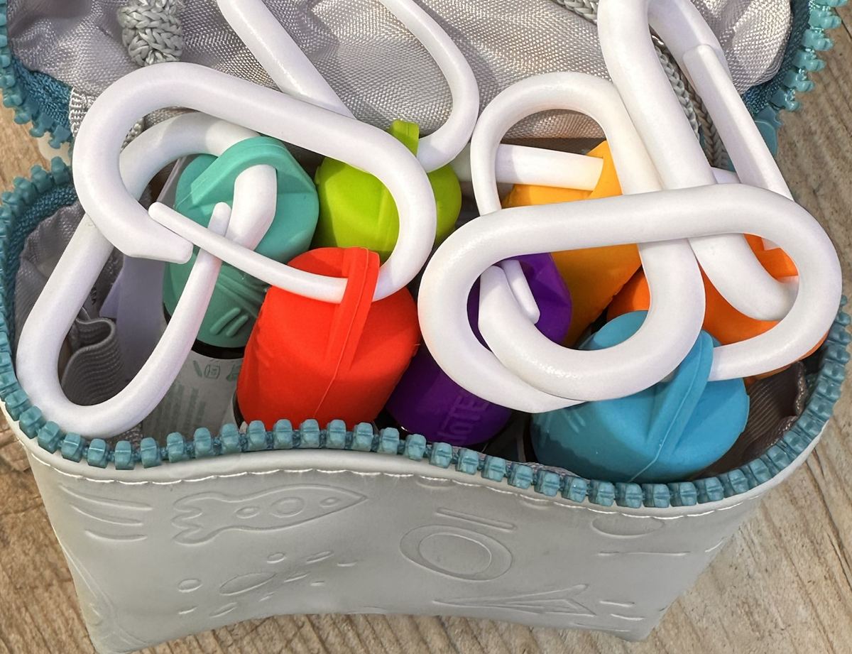 Trousse colorée de flacons pour les enfants